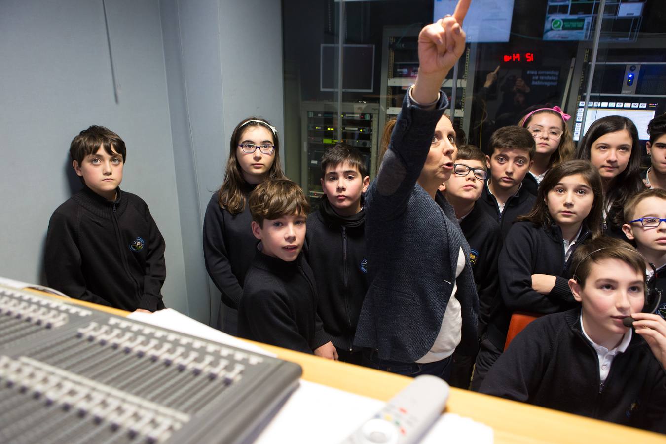 Los alumnos de 6 º A del colegio Nuestra Señora del Buen Consejo, Agustinas, visitan la multimedia de Diario LA RIOJA