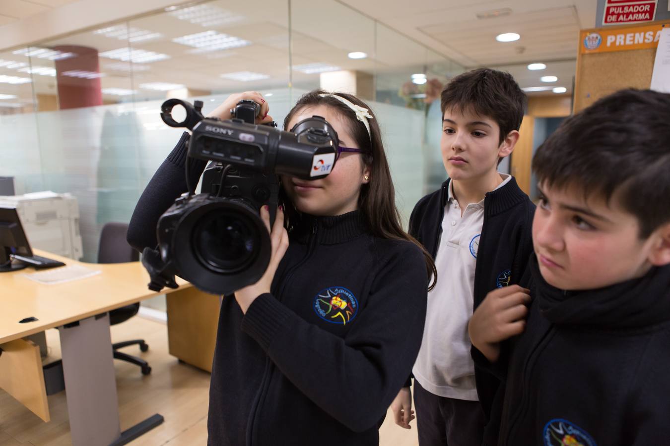 Los alumnos de 6 º A del colegio Nuestra Señora del Buen Consejo, Agustinas, visitan la multimedia de Diario LA RIOJA