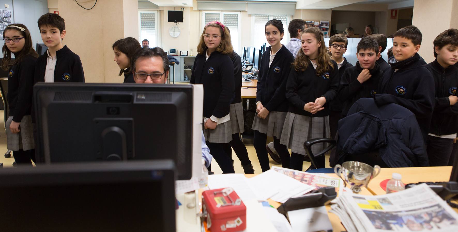 Los alumnos de 6 º A del colegio Nuestra Señora del Buen Consejo, Agustinas, visitan la multimedia de Diario LA RIOJA