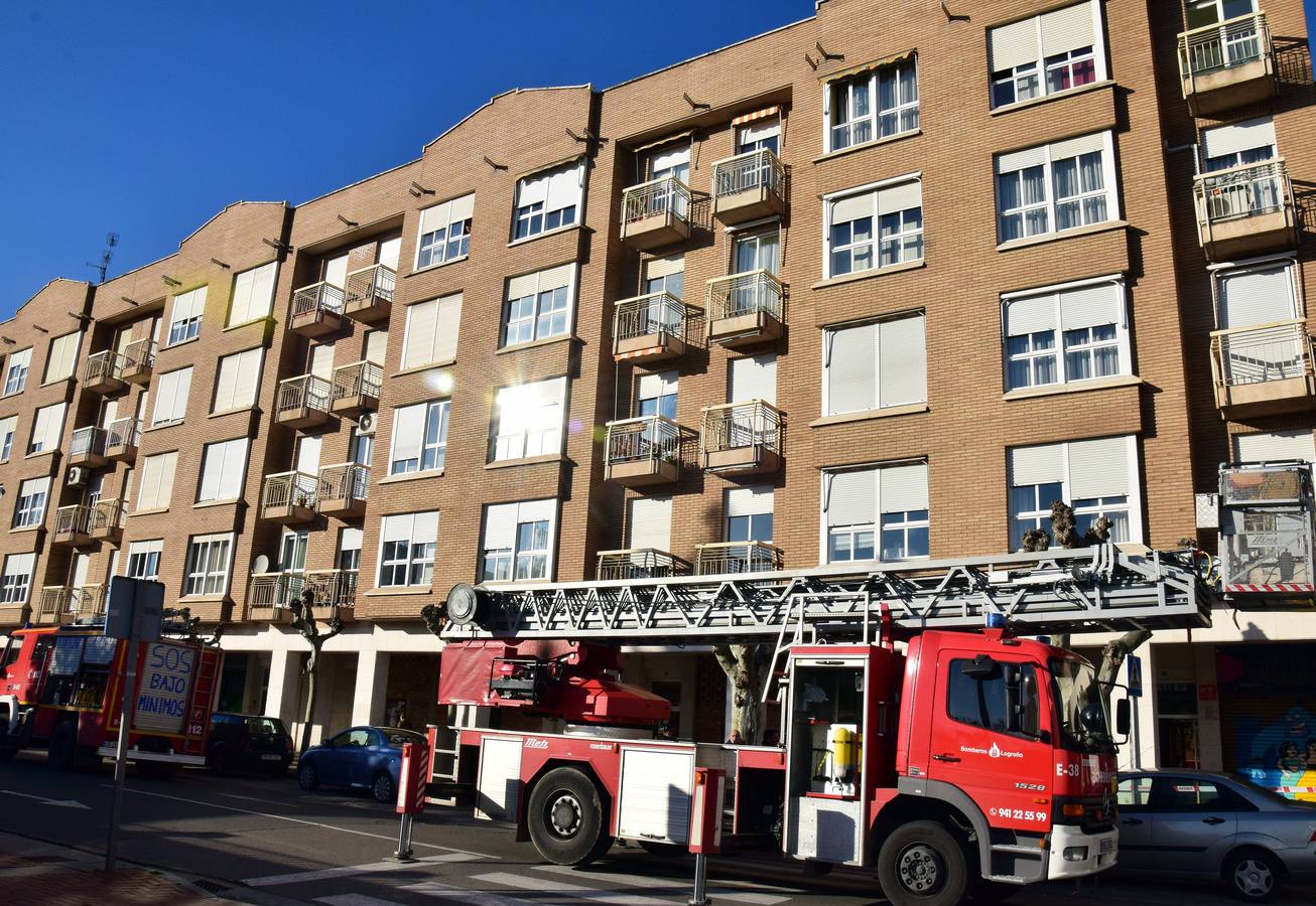 La actuación de los bomberos en la fuga de una caldera en la calle Club Deportivo