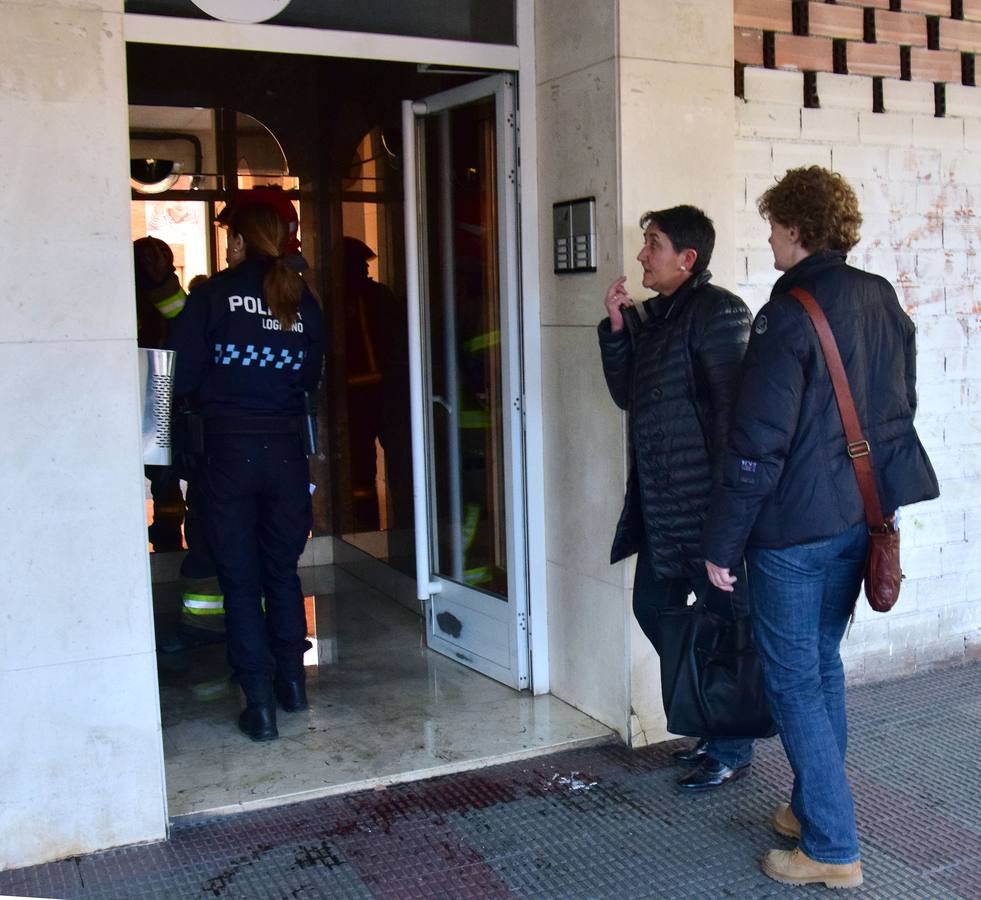 La actuación de los bomberos en la fuga de una caldera en la calle Club Deportivo