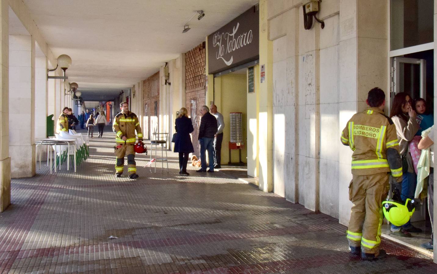 La actuación de los bomberos en la fuga de una caldera en la calle Club Deportivo