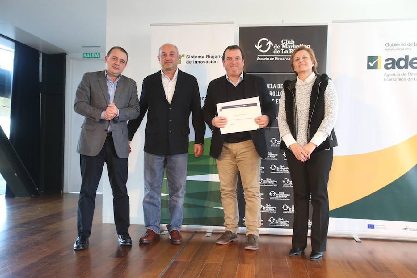 Diplomas como epílogo del curso de directivos