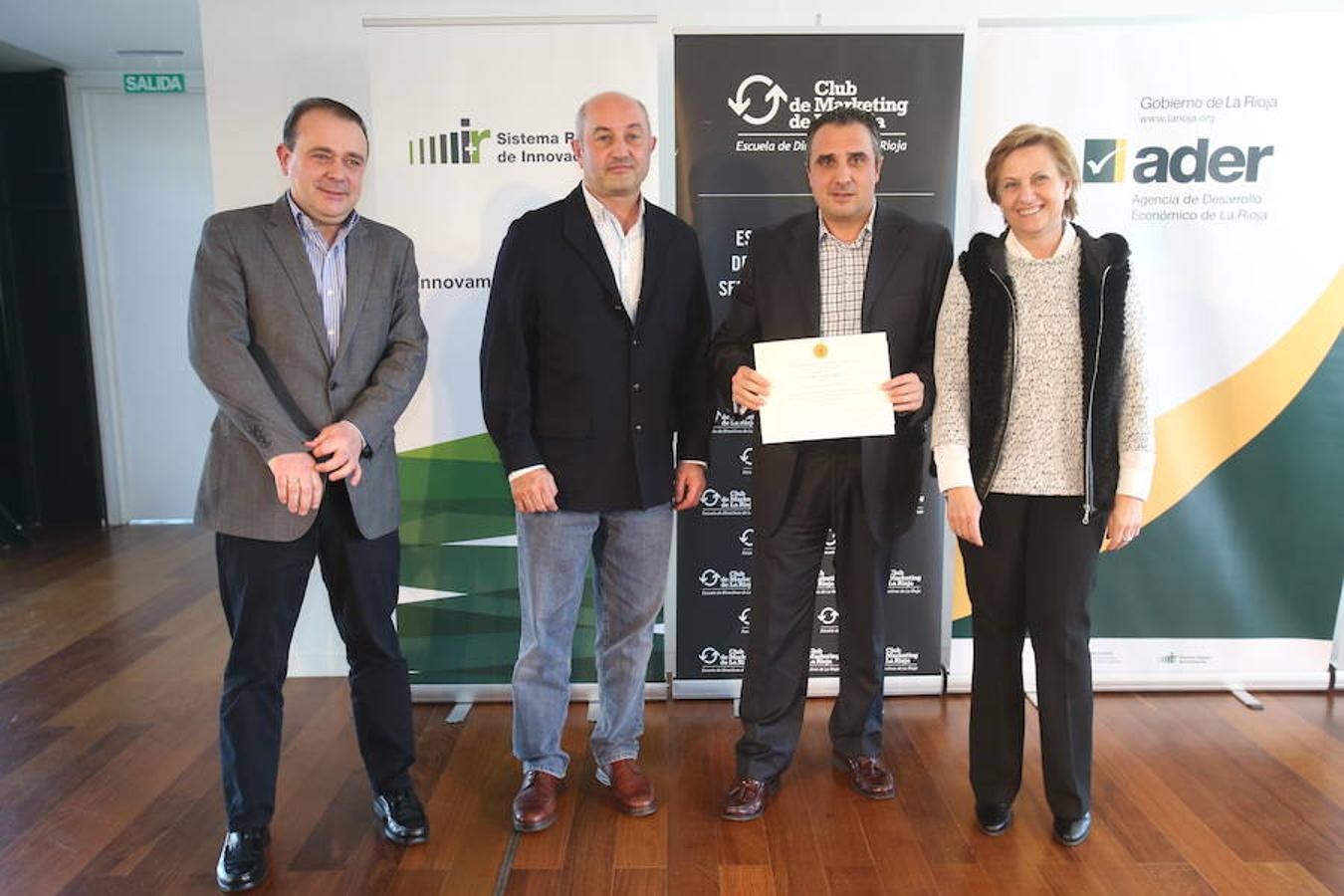 Diplomas como epílogo del curso de directivos