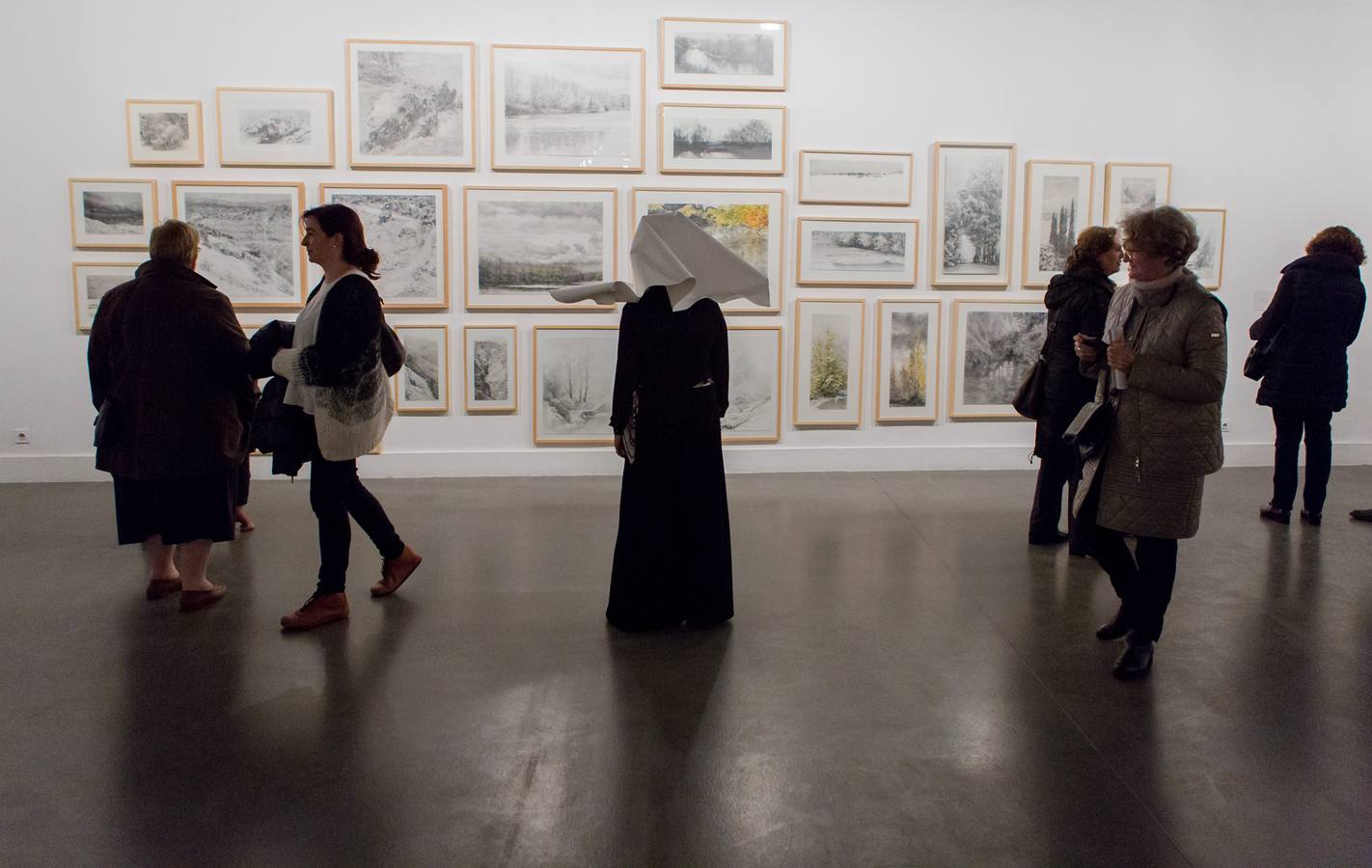 &#039;Una rosa amarilla&#039; en la Sala Amós Salvador