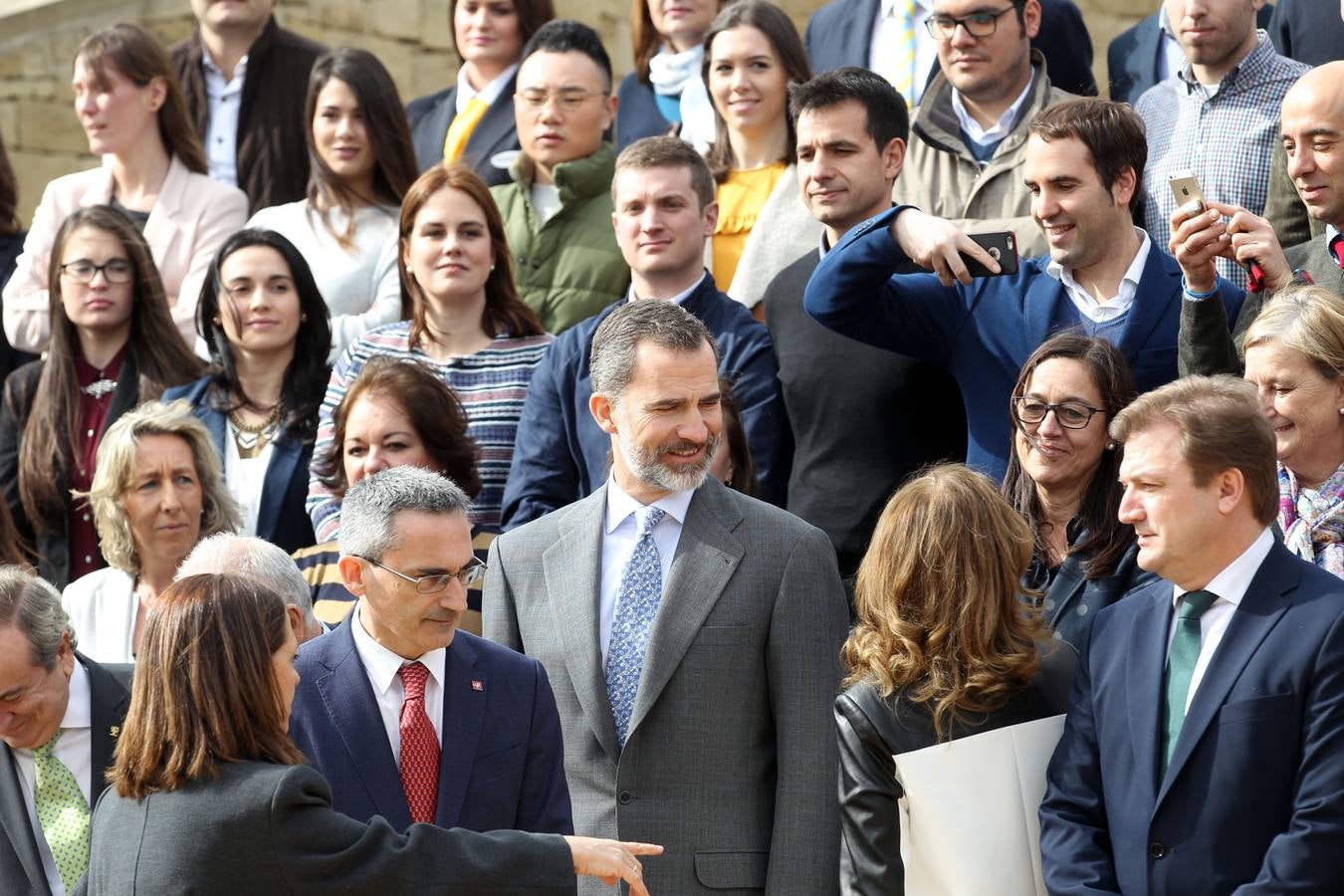 Felipe VI brinda con Rioja por la investigación y la enología