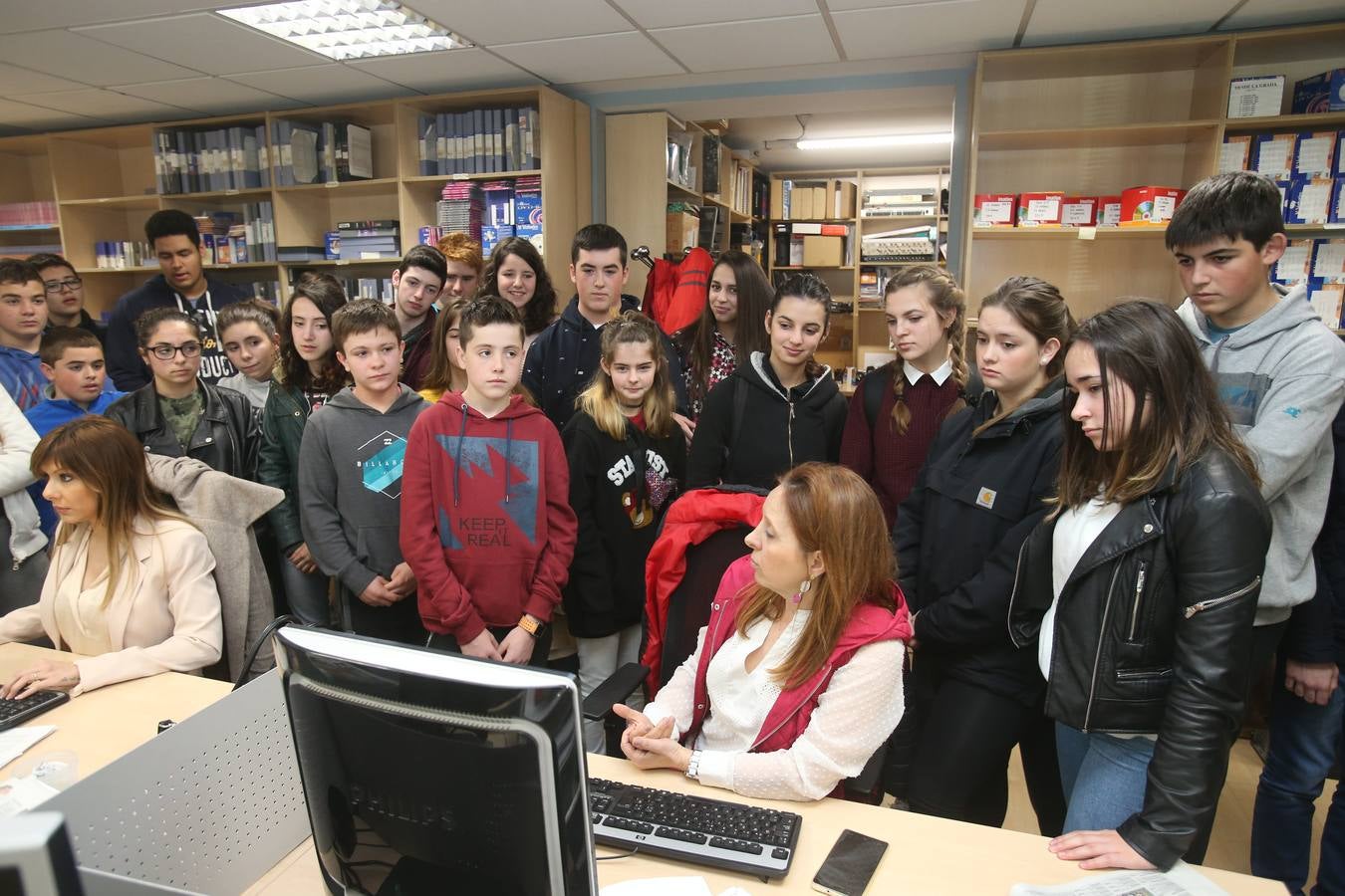 Los alumnos de 3 º de la ESDO FP del IES Laboral visitan la multimedia de Diario LA RIOJA