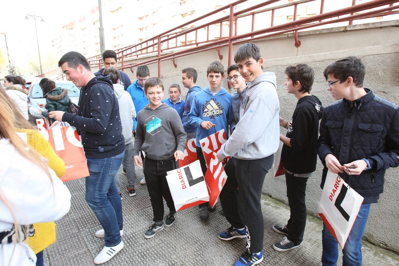 Los alumnos de 3 º de la ESDO FP del IES Laboral visitan la multimedia de Diario LA RIOJA