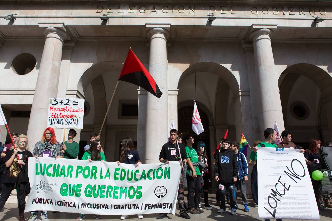 Los estudiantes se manifiestan en Logroño en defensa de la escuela pública
