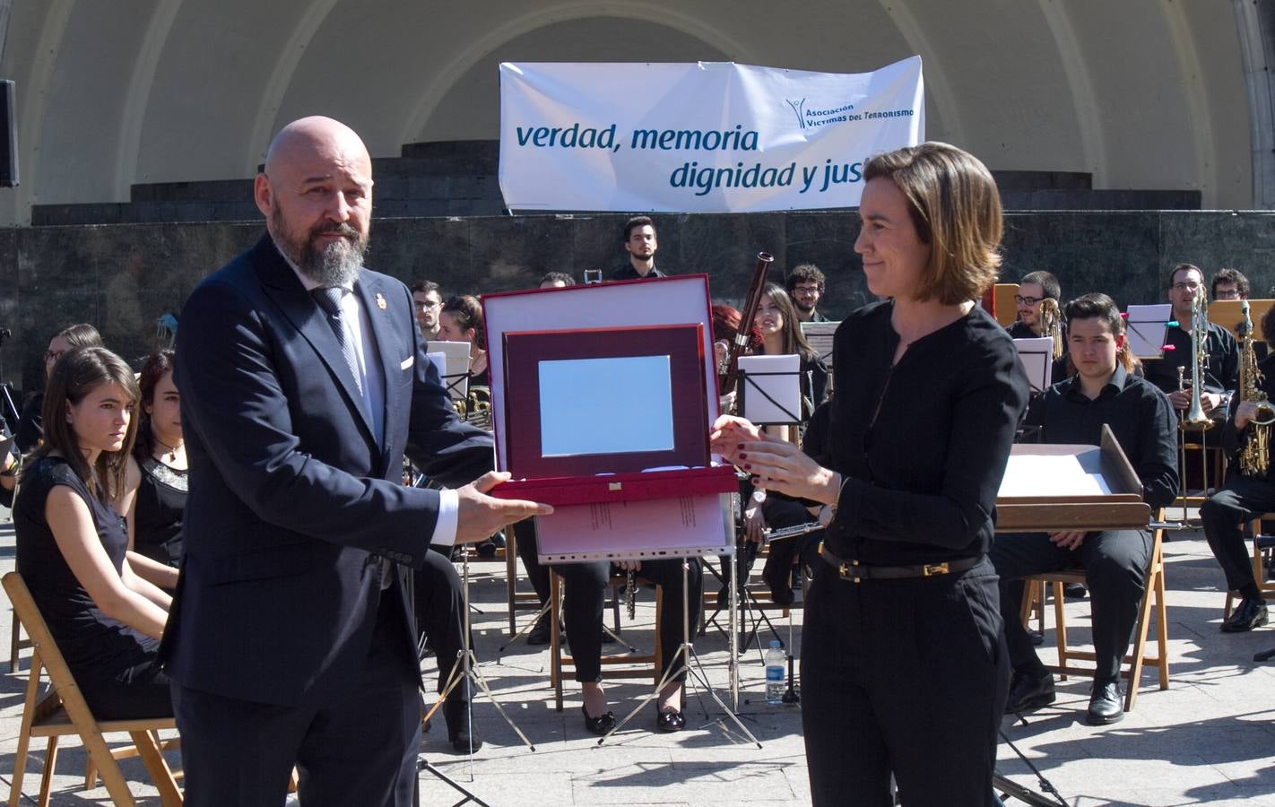 Homenaje en Logroñoa las víctimas del terrosimo