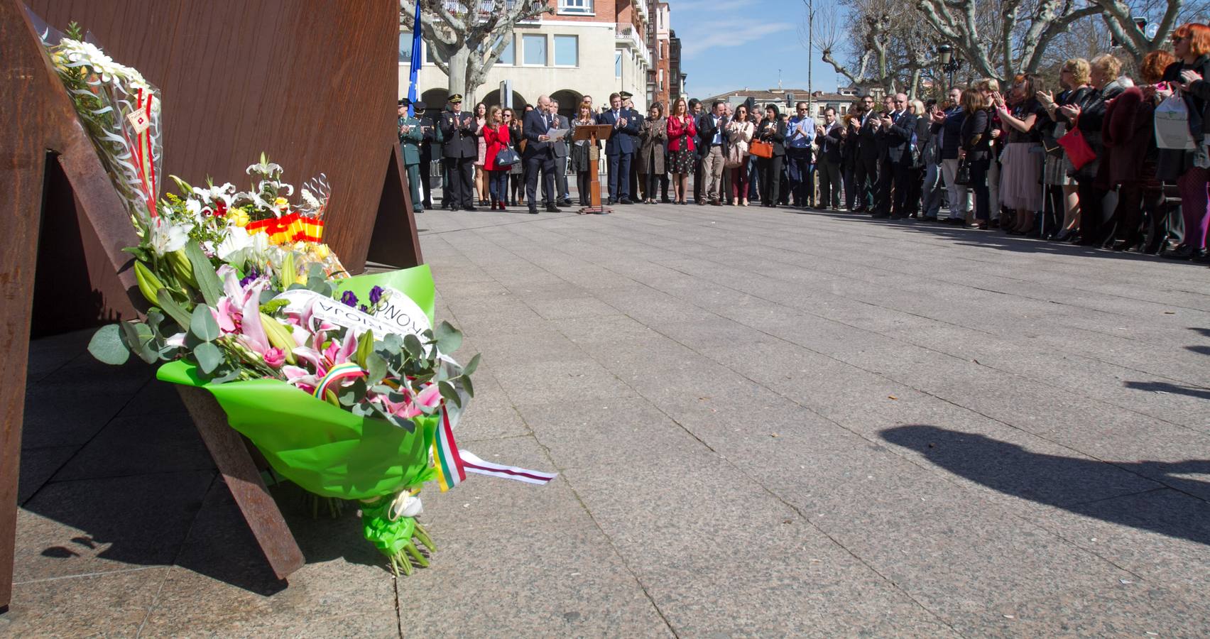 Homenaje en Logroñoa las víctimas del terrosimo