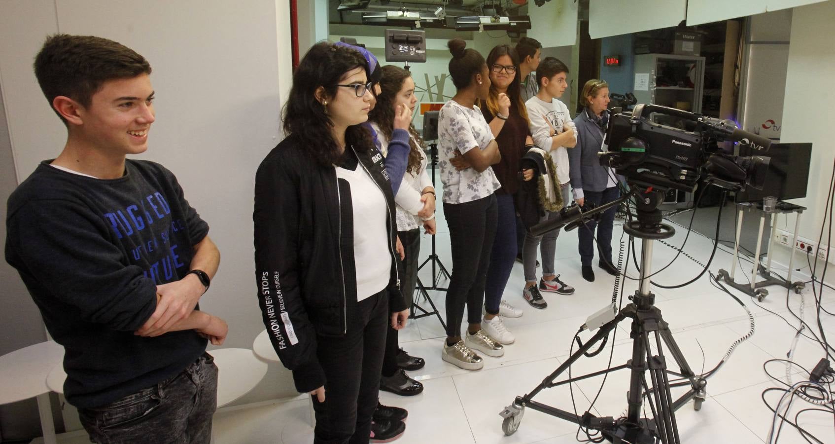 Alumnos del IES Comercio visitan la multimedia de Diario LA RIOJA