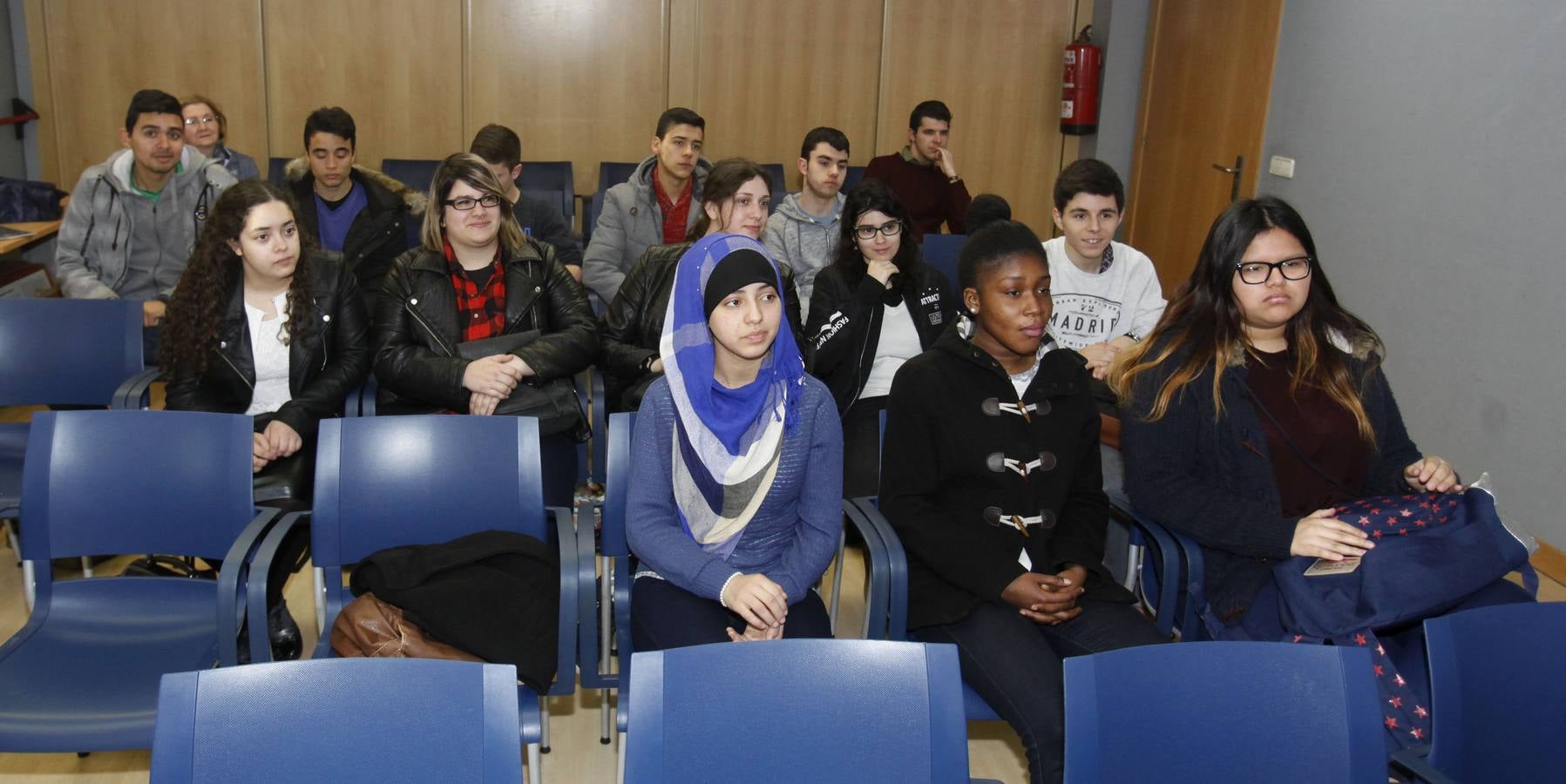 Alumnos del IES Comercio visitan la multimedia de Diario LA RIOJA