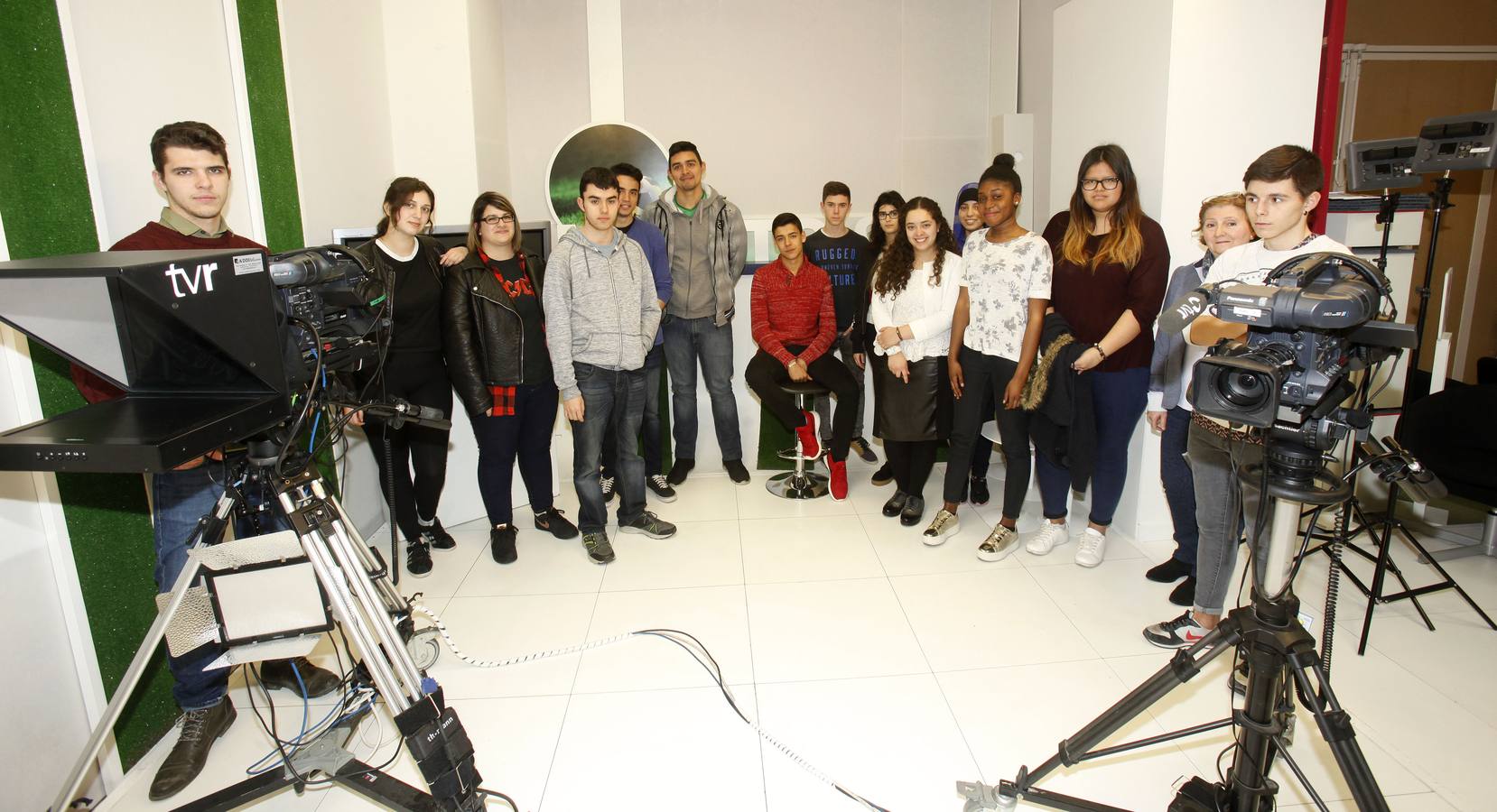 Alumnos del IES Comercio visitan la multimedia de Diario LA RIOJA