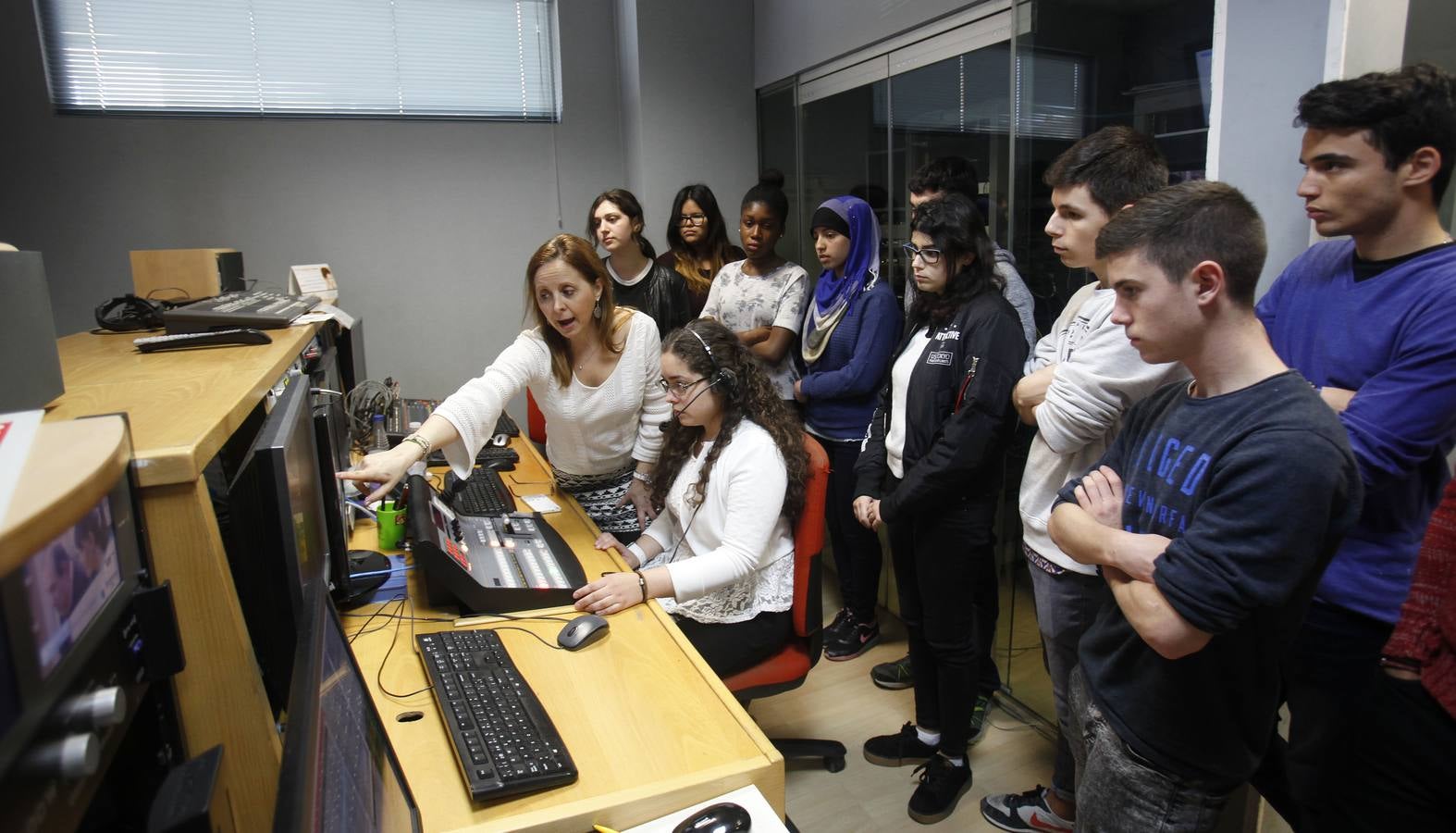 Alumnos del IES Comercio visitan la multimedia de Diario LA RIOJA