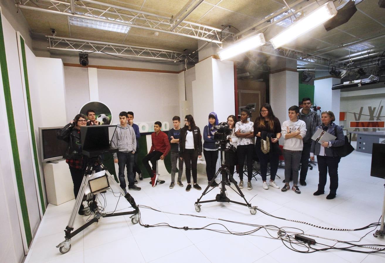 Alumnos del IES Comercio visitan la multimedia de Diario LA RIOJA