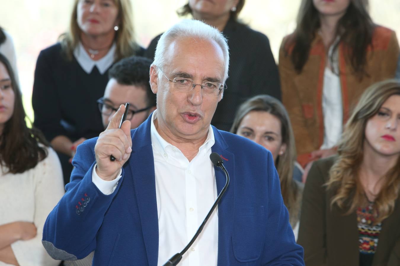 Ceniceros presenta su candidatura