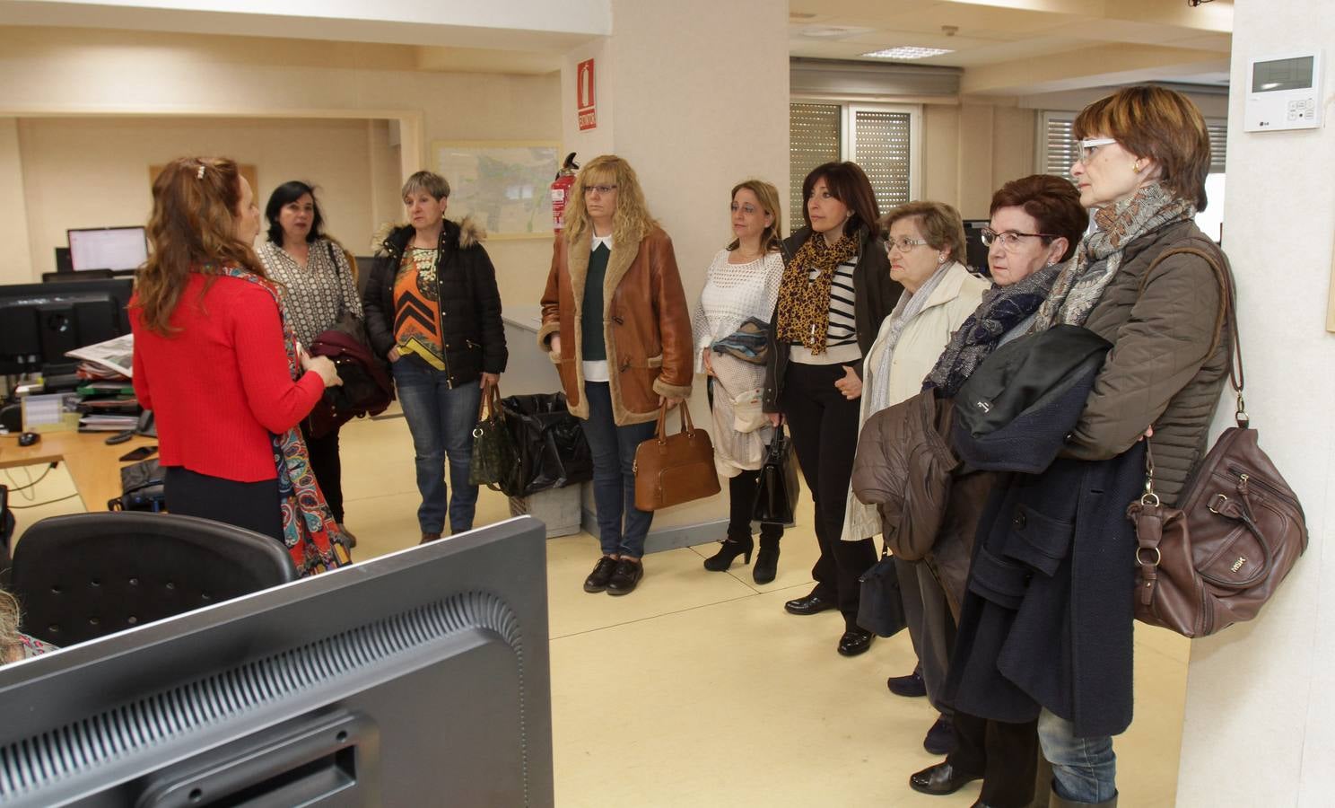 El Club de Lectura de la biblioteca de Albelda de Iregua visita la multimedia de Diario LA RIOJA