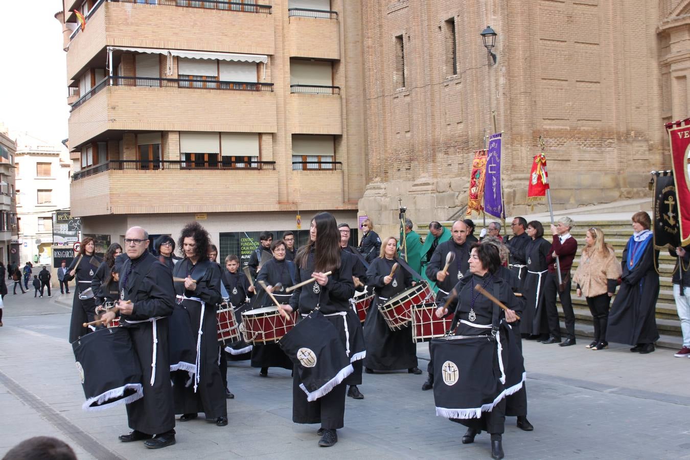 Los bombos atraen la Semana Santa en Arnedo