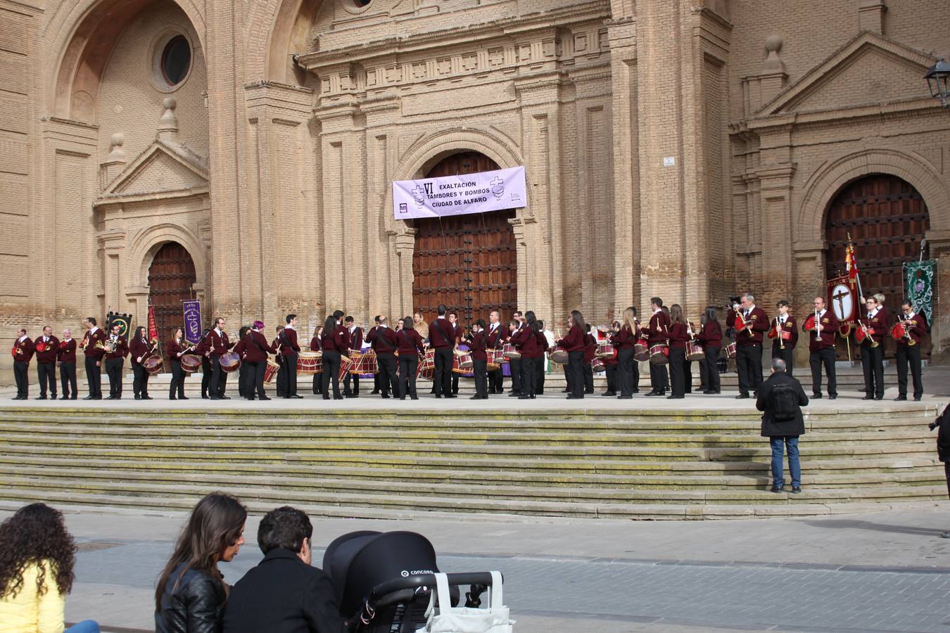 Los bombos atraen la Semana Santa en Arnedo