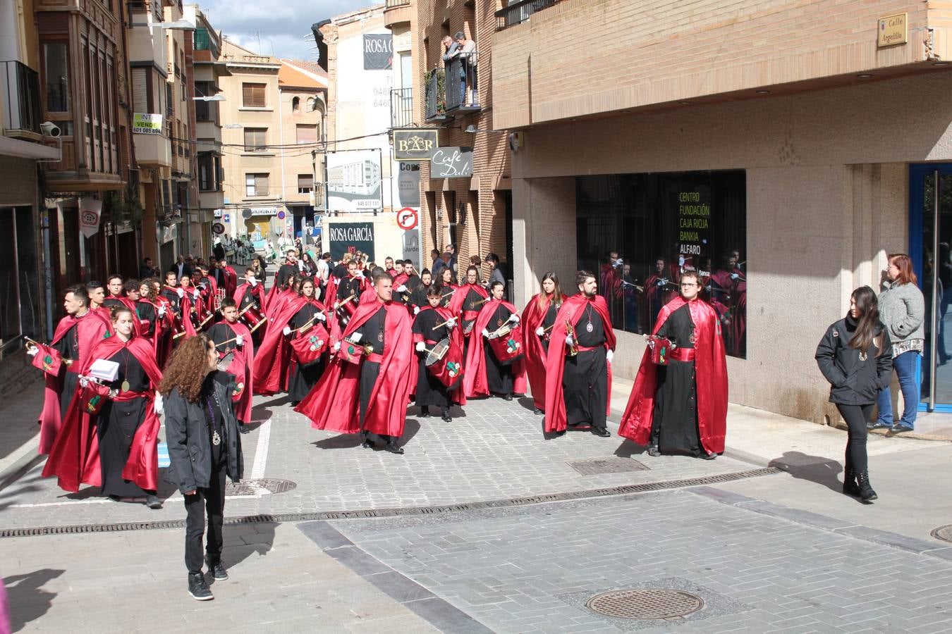 Los bombos atraen la Semana Santa en Arnedo