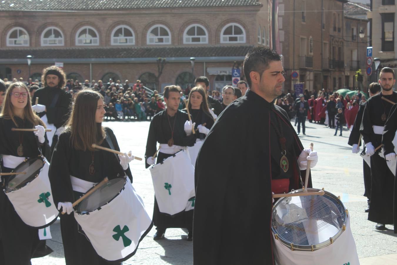 Exaltación de tambores y cornetas