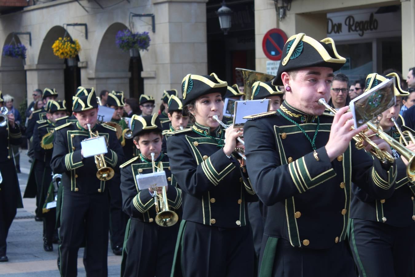 Exaltación de tambores y cornetas