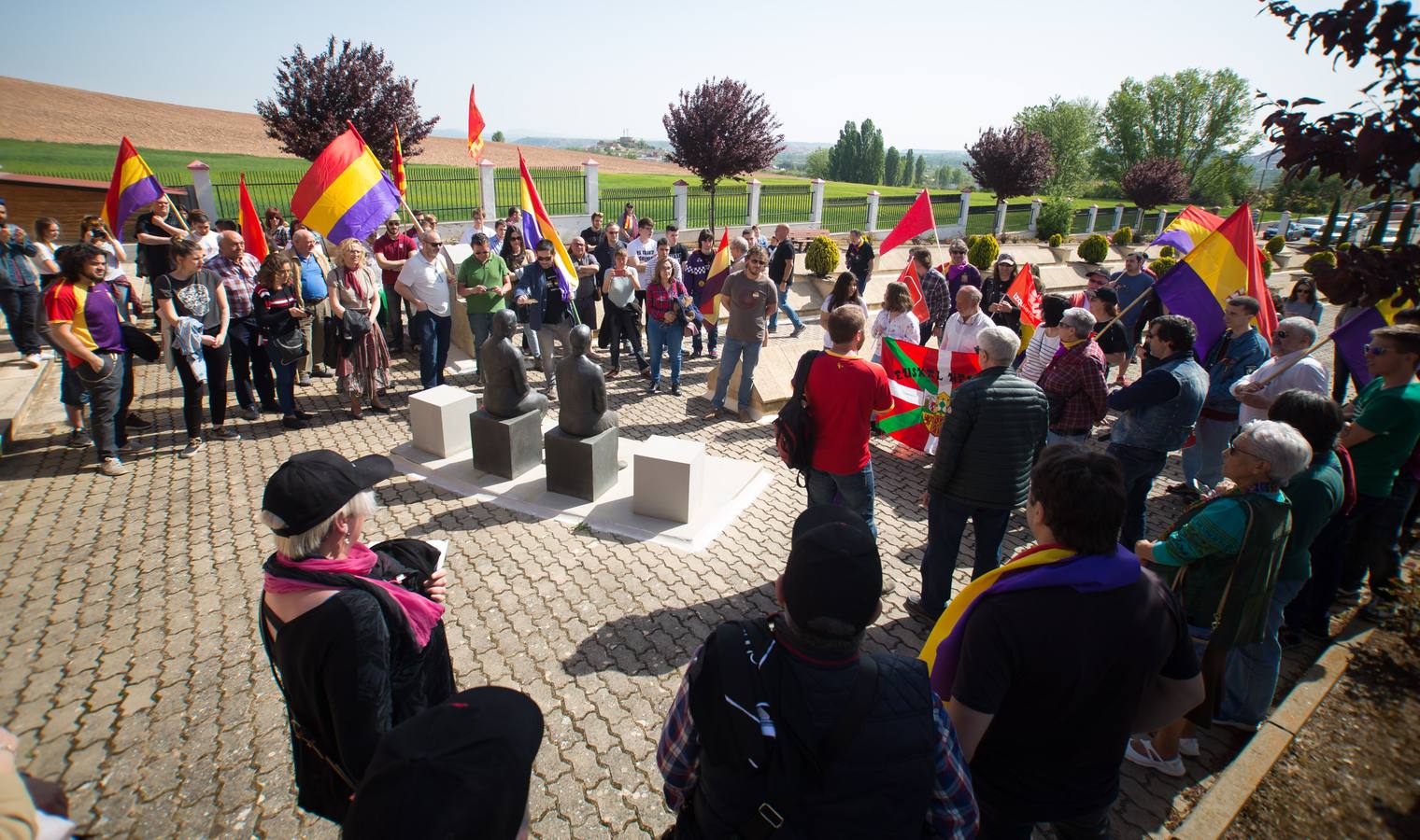 Día de la República en el cementerio civil de la Barranca