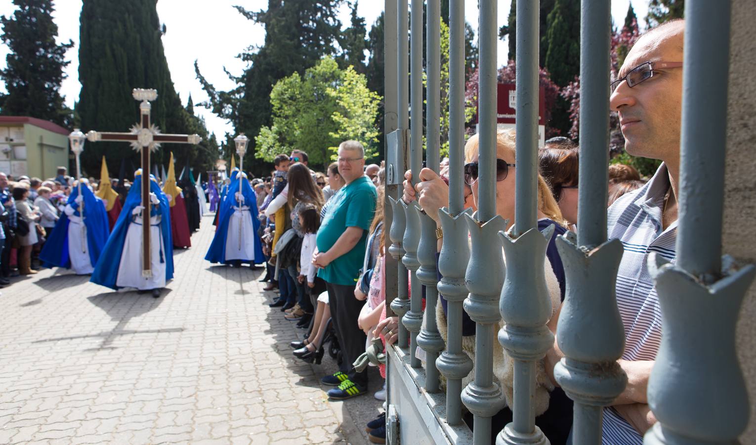 El paso del ‘Santo Cristo resucitado&#039; cierra la Semana Santa (I)