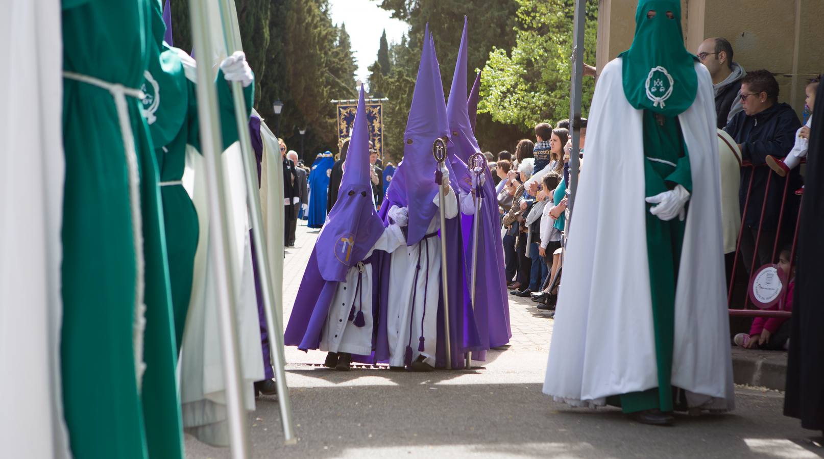El paso del ‘Santo Cristo resucitado&#039; cierra la Semana Santa (I)