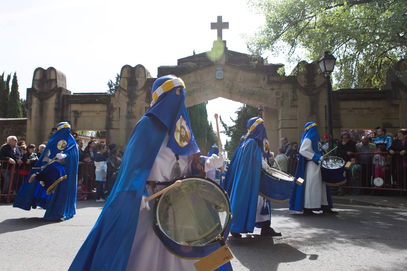 El paso del ‘Santo Cristo resucitado&#039; cierra la Semana Santa (I)