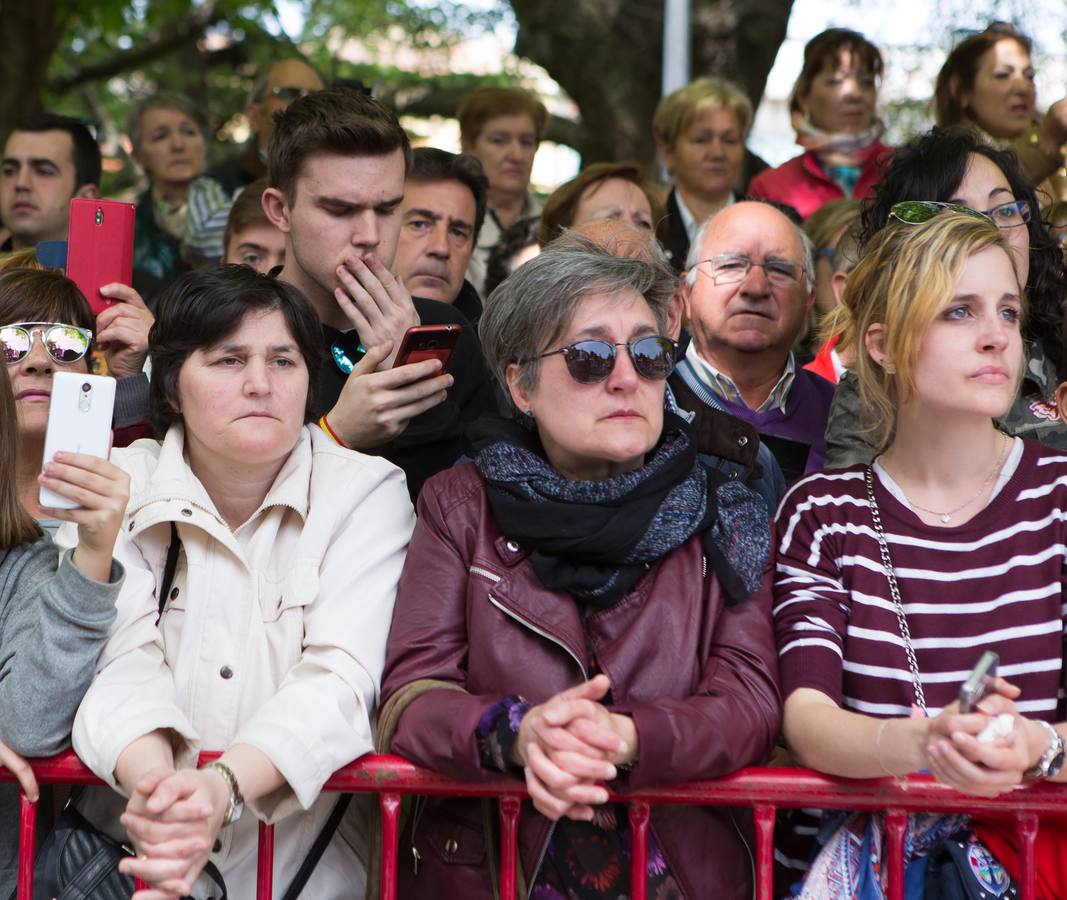 El paso del ‘Santo Cristo resucitado&#039; cierra la Semana Santa (I)