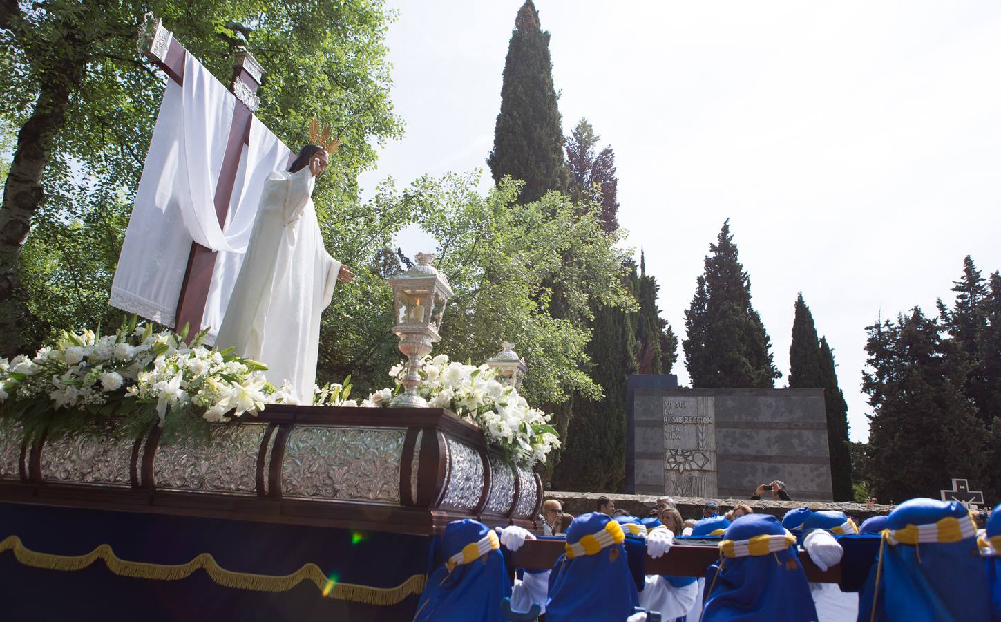 El paso del ‘Santo Cristo resucitado&#039; cierra la Semana Santa (I)