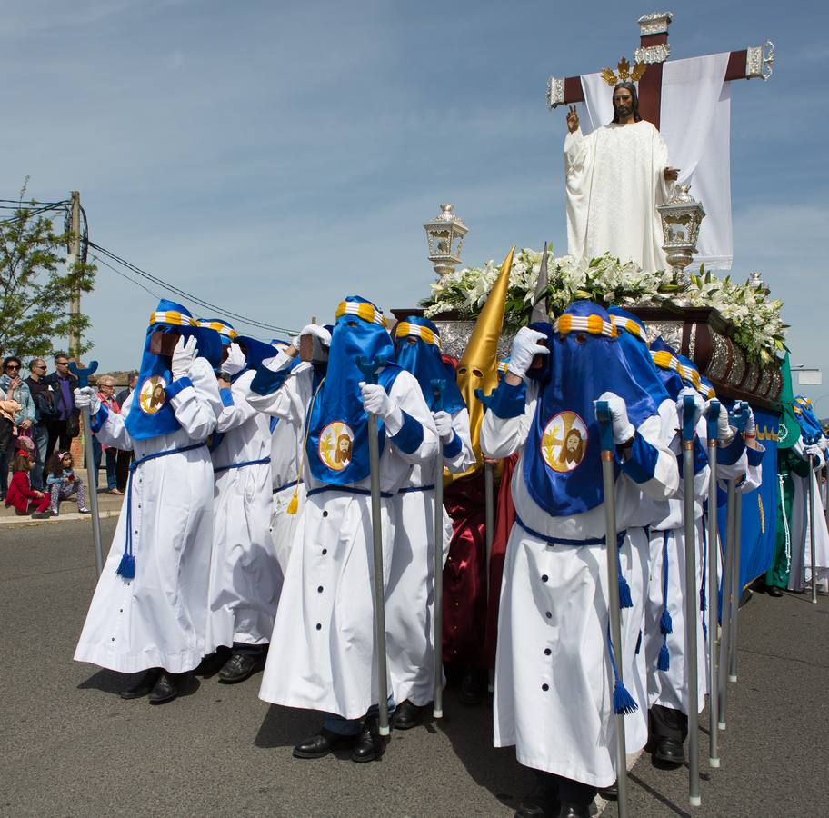 El paso del ‘Santo Cristo resucitado&#039; cierra la Semana Santa (II)