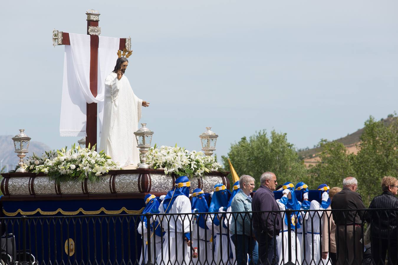 El paso del ‘Santo Cristo resucitado&#039; cierra la Semana Santa (II)