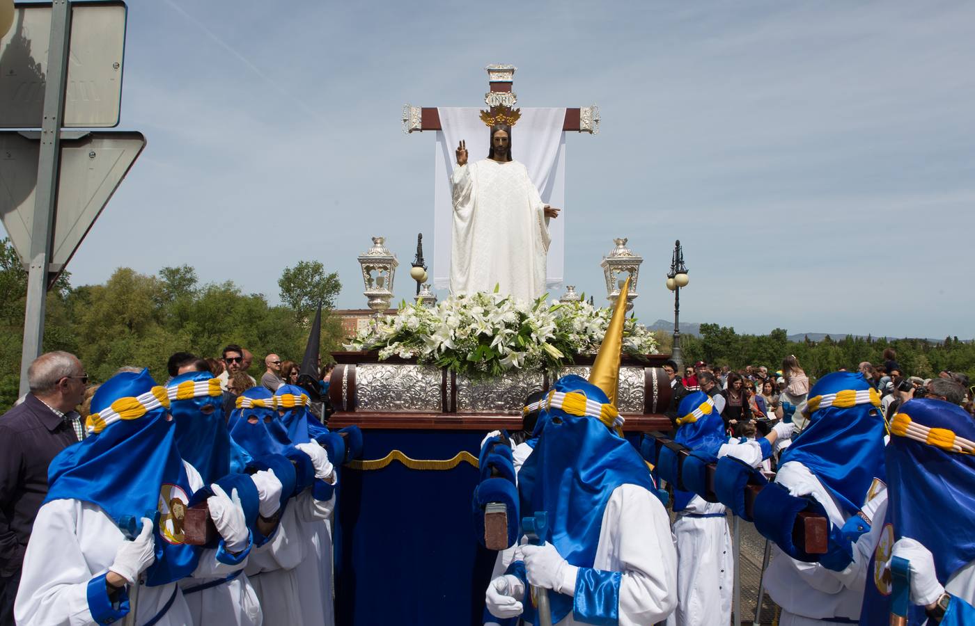 El paso del ‘Santo Cristo resucitado&#039; cierra la Semana Santa (II)