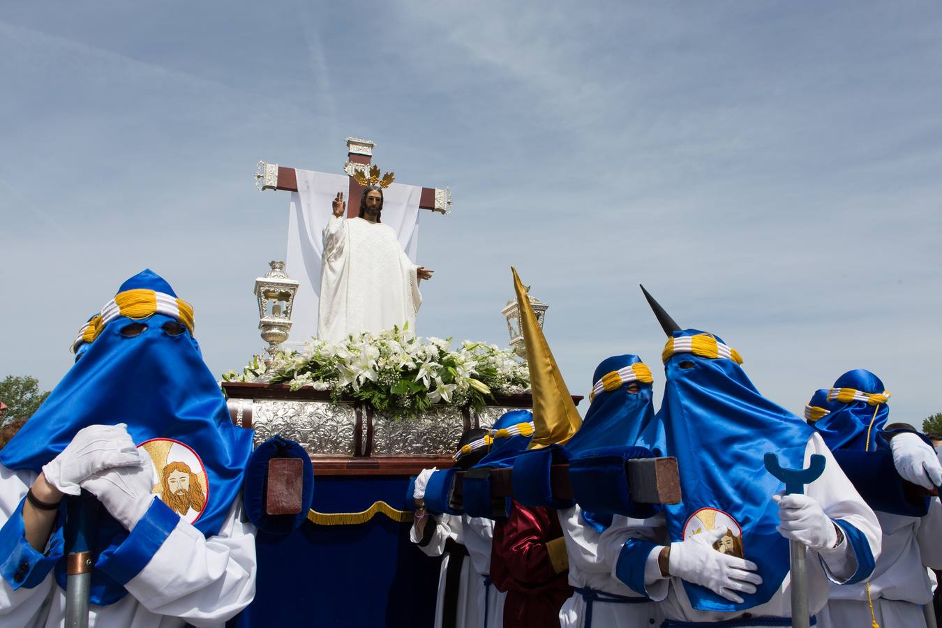 El paso del ‘Santo Cristo resucitado&#039; cierra la Semana Santa (II)