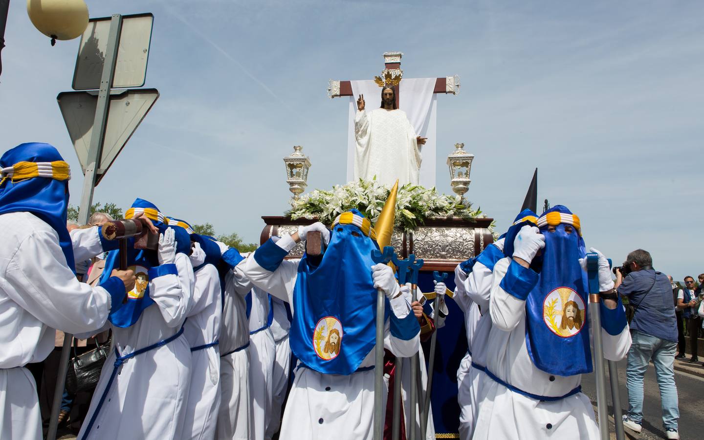 El paso del ‘Santo Cristo resucitado&#039; cierra la Semana Santa (II)