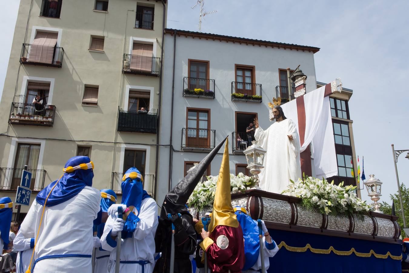 El paso del ‘Santo Cristo resucitado&#039; cierra la Semana Santa (II)