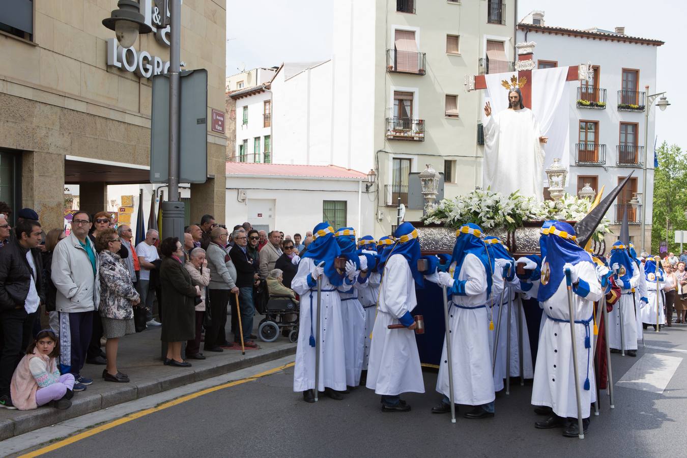 El paso del ‘Santo Cristo resucitado&#039; cierra la Semana Santa (II)