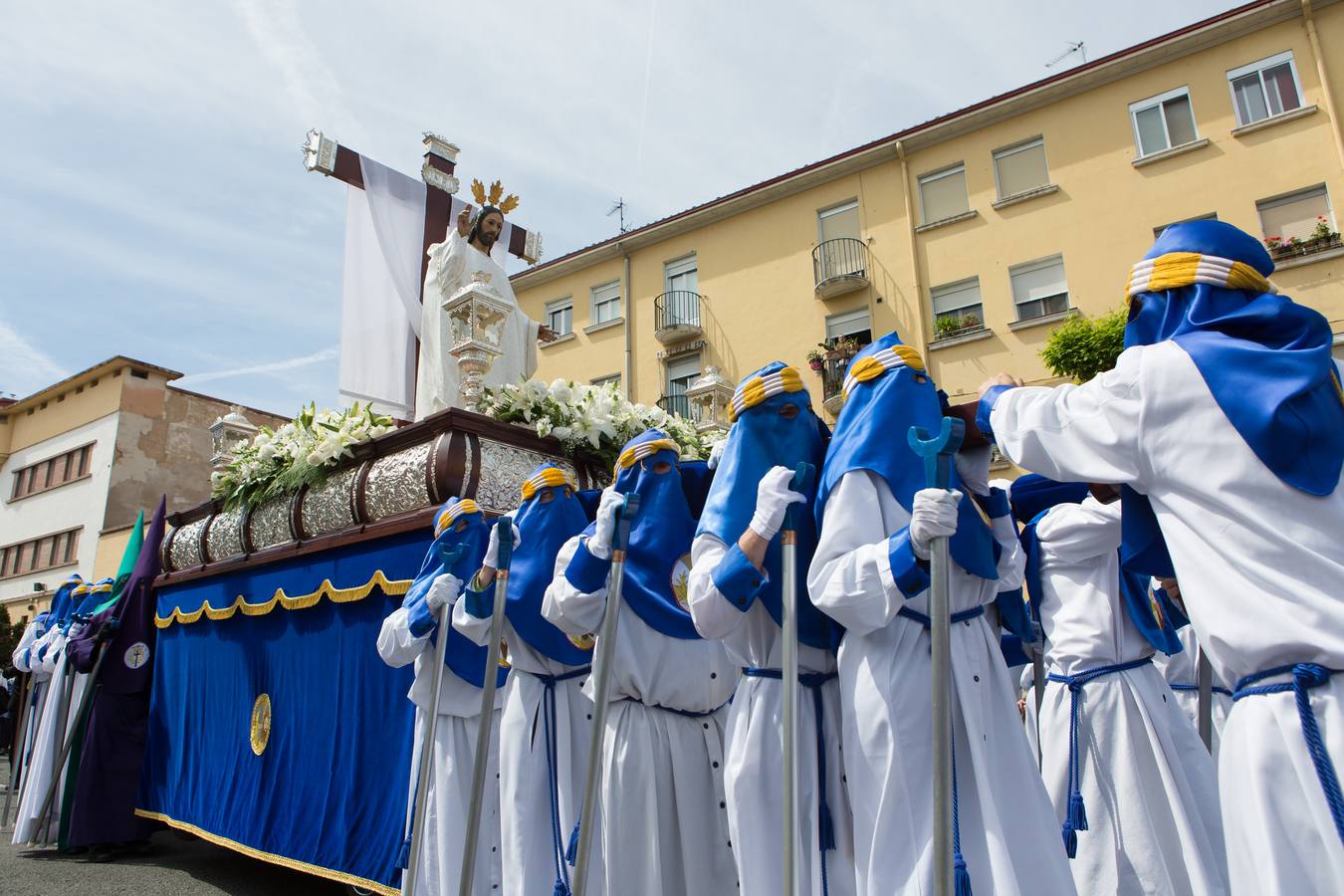 El paso del ‘Santo Cristo resucitado&#039; cierra la Semana Santa (II)