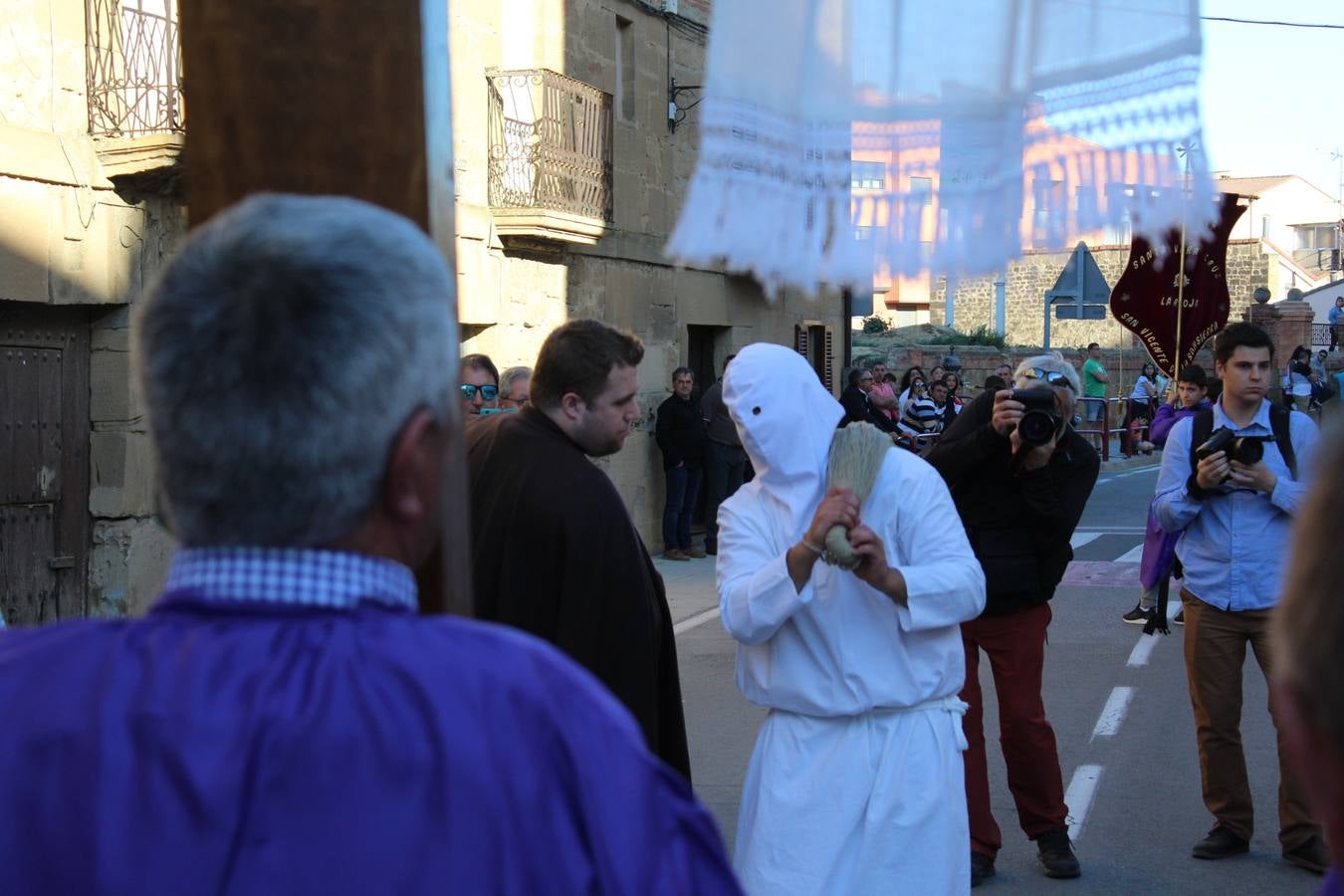 Los picaos cumplen penitencia en San Vicente en la Cruz de mayo