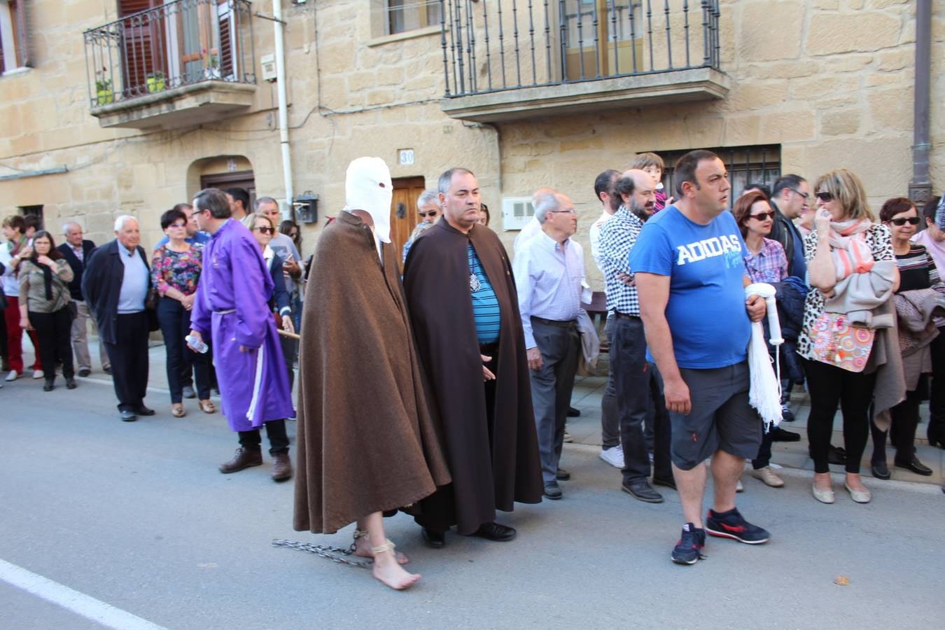 Los picaos cumplen penitencia en San Vicente en la Cruz de mayo