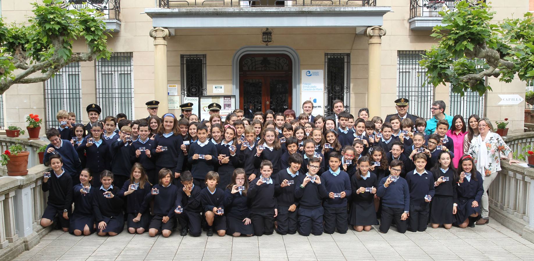 Entrega de carnés del programa &#039;Ciberexpert@s&#039;, del Cuerpo Nacional de Policía, en el colegio de Escolapias