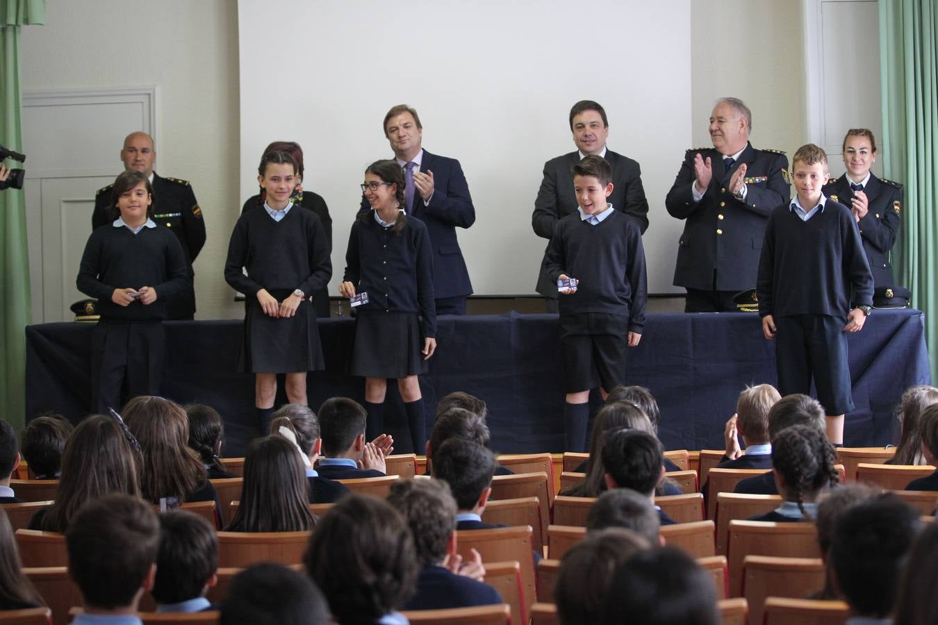 Entrega de carnés del programa &#039;Ciberexpert@s&#039;, del Cuerpo Nacional de Policía, en el colegio de Escolapias