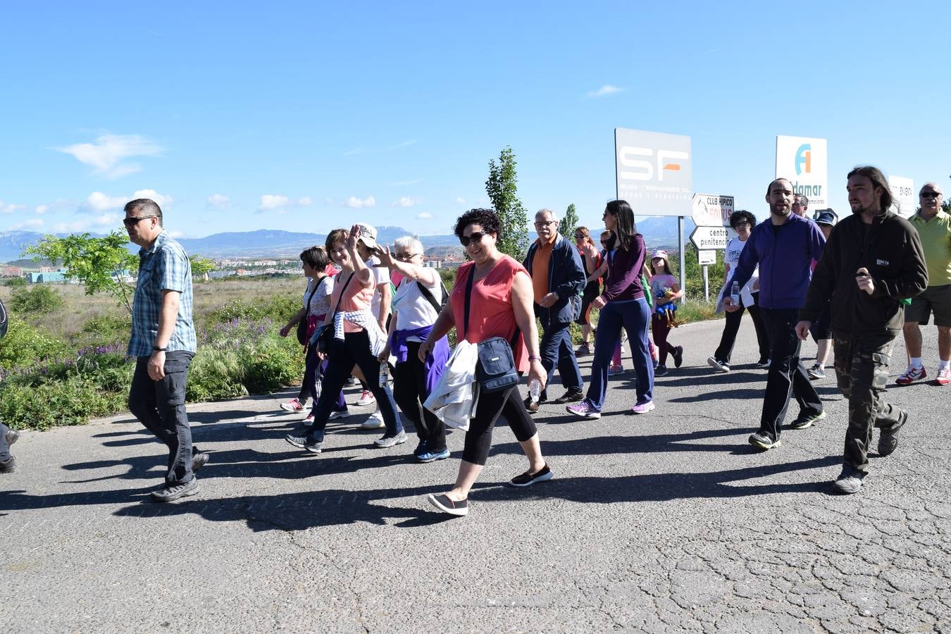 Más de mil personas en el tercer paseo saludable