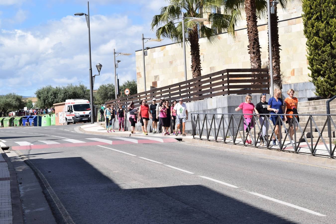 Más de mil personas en el tercer paseo saludable