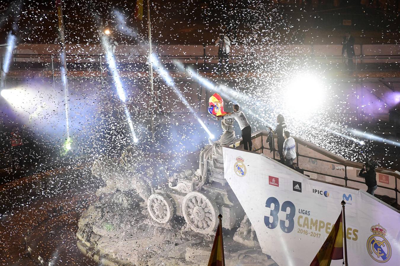 El Real Madrid celebra su 33ª Liga en Cibeles