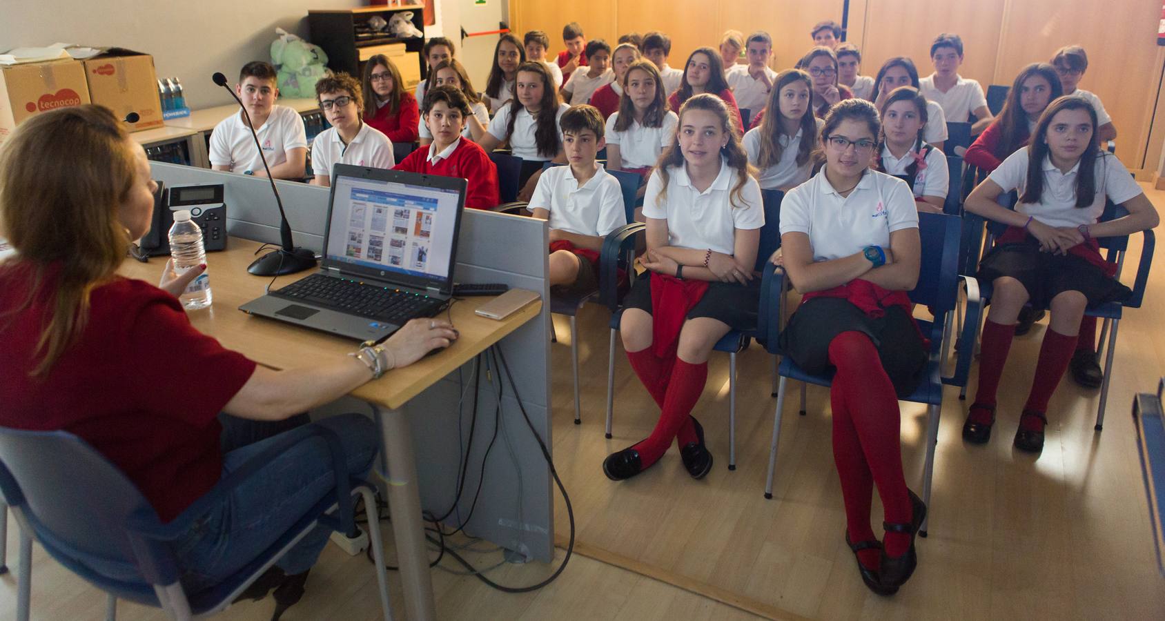 Los alumnos de 1º C de la ESO del colegio logroñés Maristas visitan la multimedia de Diario LA RIOJA