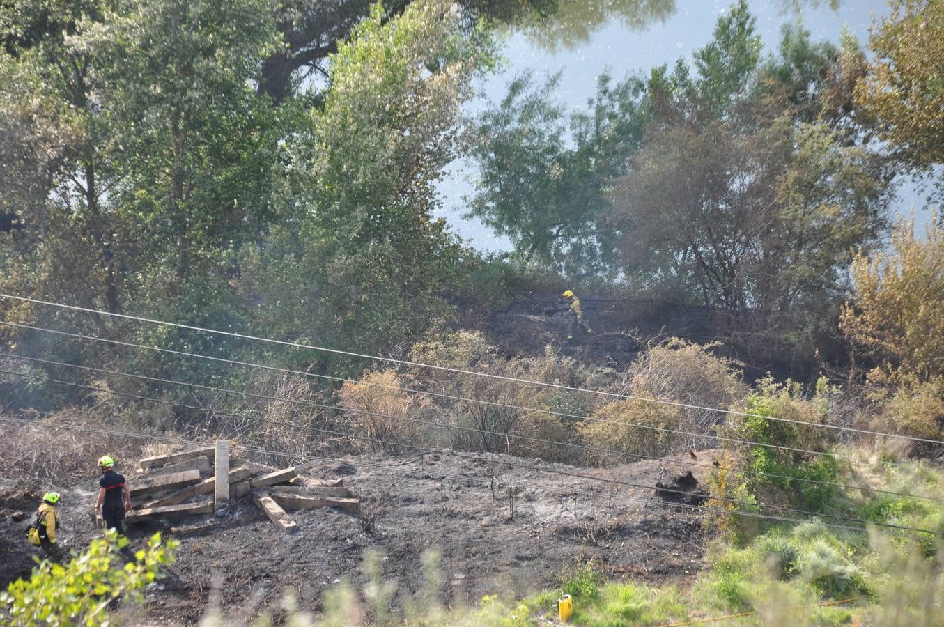 Una locomotora provoca un incendio en Gimileo